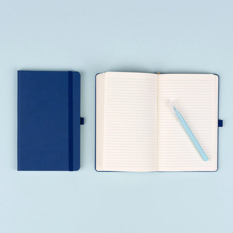Notizbuch Dunkelblau, liniert, 13 × 21 cm