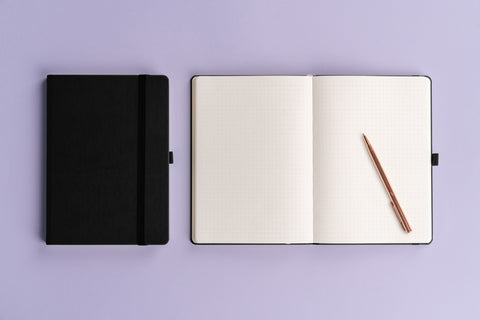 Notizbuch Balacron, schwarz, gepunktet, 15 x 21 cm