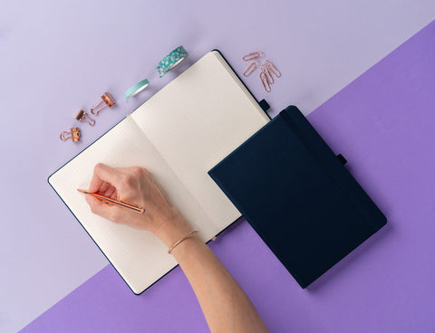 Notizbuch Balacron, dunkelblau, gepunktet, 15 x 21 cm